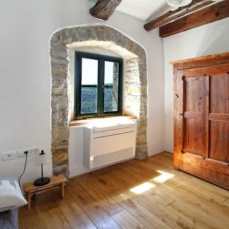 Jasmine Istra * Puce