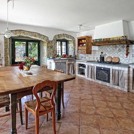 Jasmine Istra * Puče