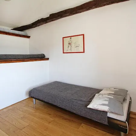 Jasmine Istra * Puce