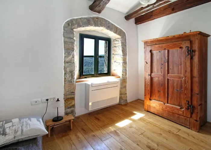 Jasmine Istra * Puce