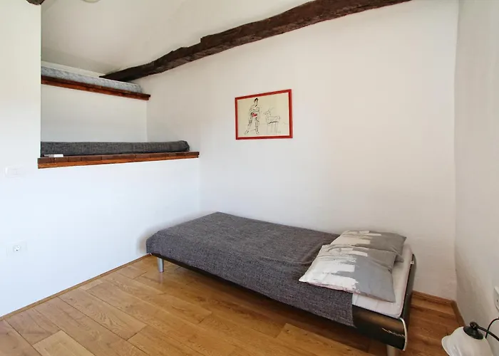 Jasmine Istra * Puce